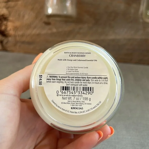 Bath & Body Works Cranberry Candle - Picture 3 of 3